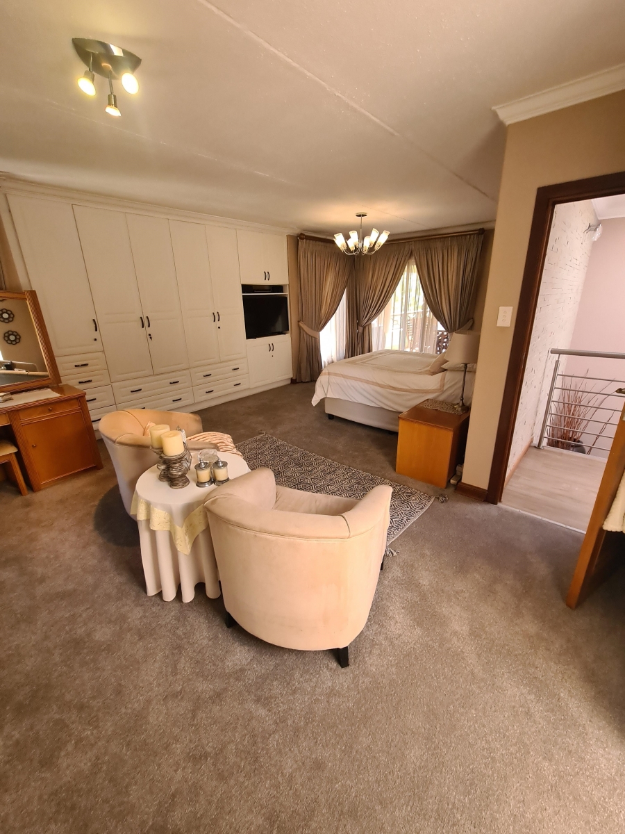 5 Bedroom Property for Sale in Maraldi Estate Free State